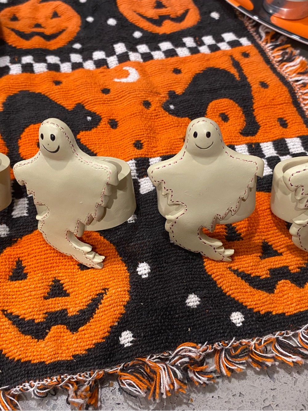 Vintage 4pc Cream Ghost Napkin Rings